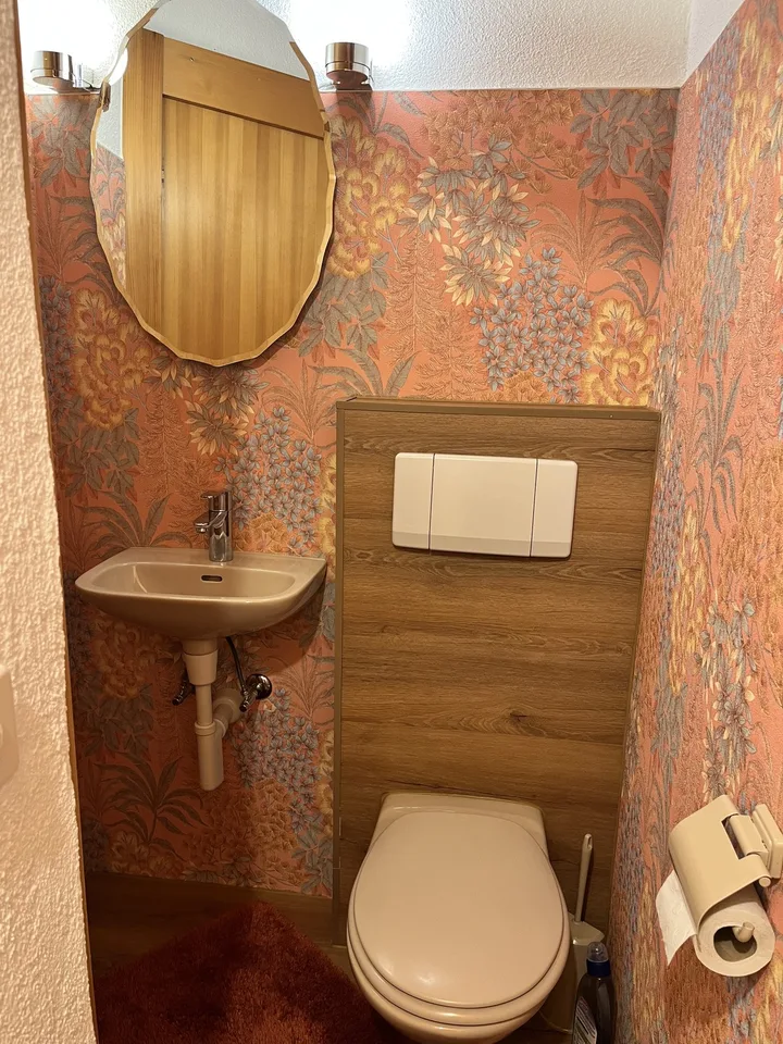 Grosses Dachzimmer in 4er WG / Spacious Attic Room in 4 Person Shared House