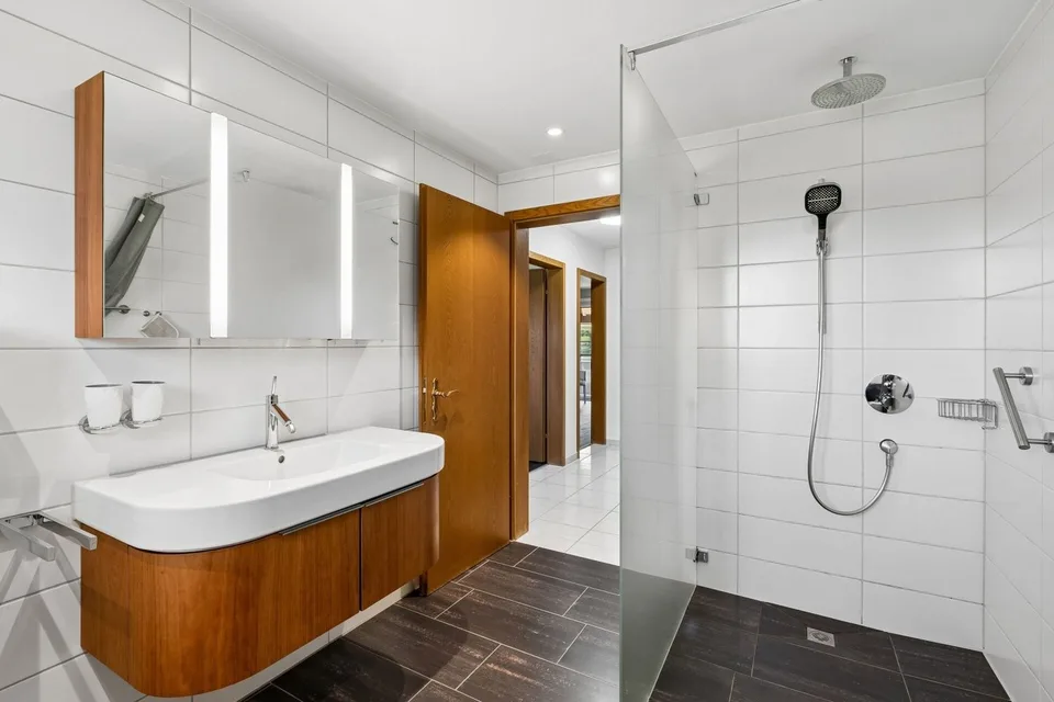 Casa a schiera moderna di 4,5 locali con giardino soleggiato