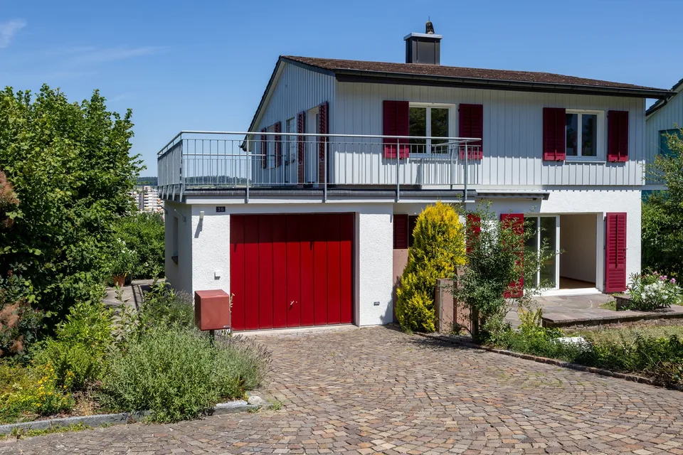 Einfamilienhaus mit Umschwung und unverbauter Nachbarsparzellen zu ...