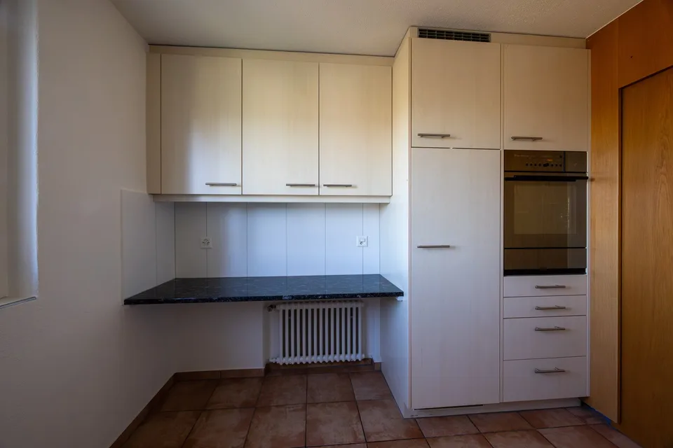 Maison unifamiliale avec terrain environnant et parcelles voisines dégagées à louer