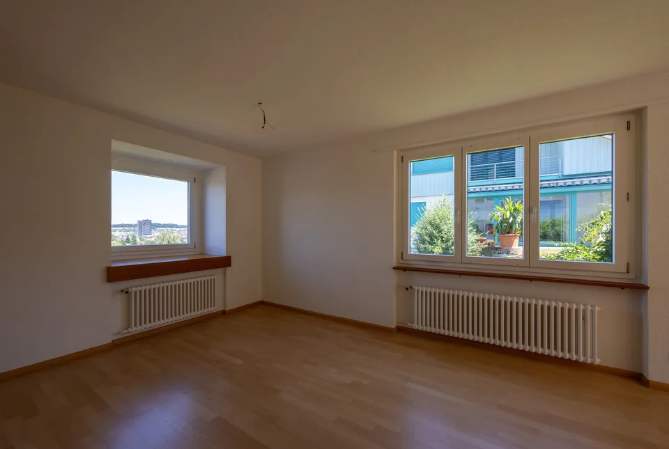 Maison unifamiliale avec terrain environnant et parcelles voisines dégagées à louer