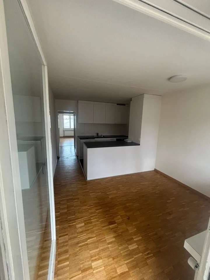 4,5 Zimmer WG + Wohnküche & Balkon in Uni-Nähe!