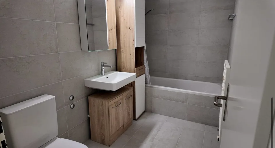 helle 2 1/2 Zimmer-Wohnung mit Balkon und Chminee
