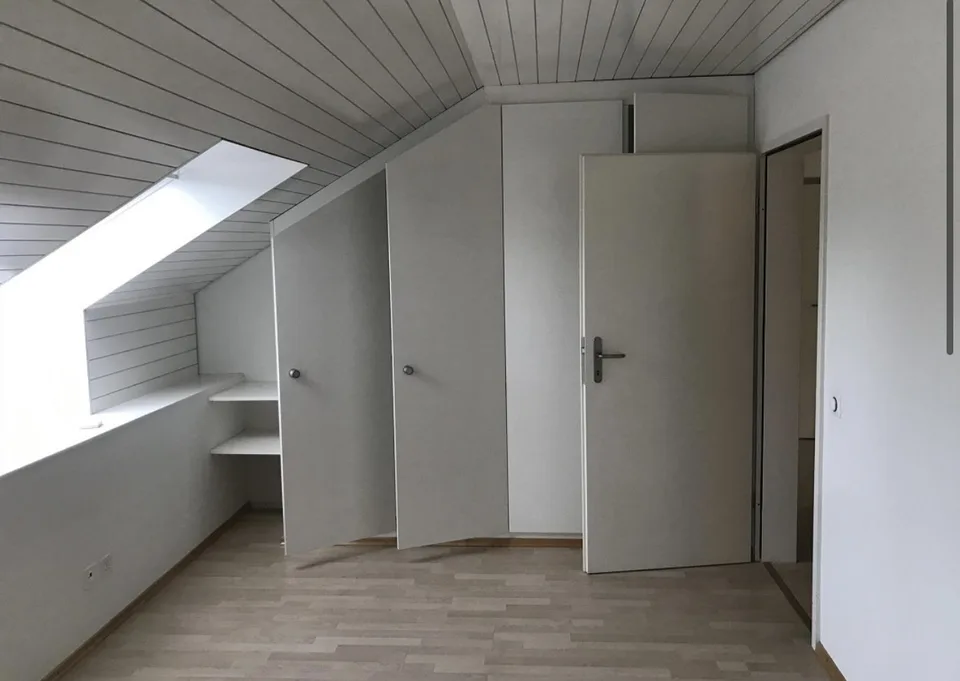 helle 2 1/2 Zimmer-Wohnung mit Balkon und Chminee