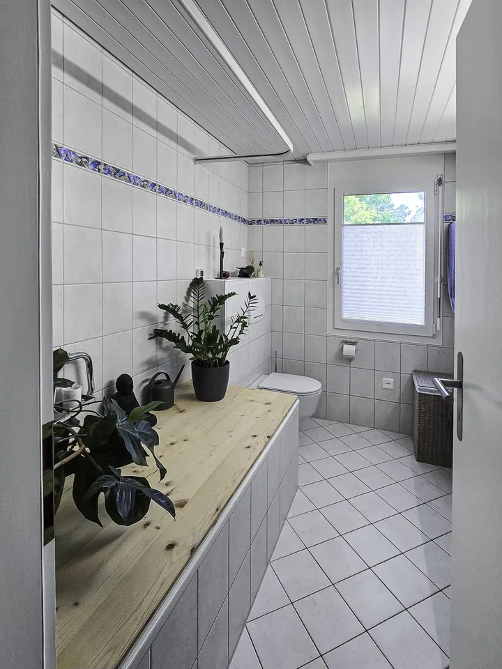 Charmante 3.5-Zimmer-Dachwohnung mit Balkon in Waldegg b. Uitikon