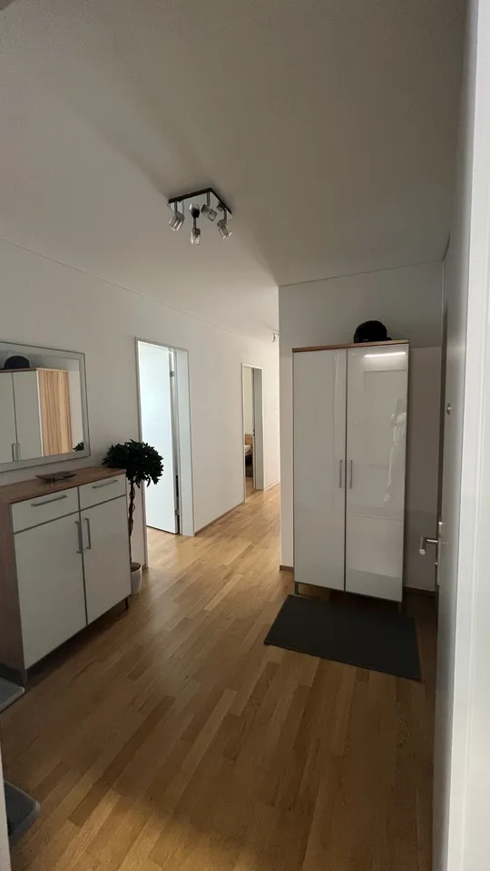 Moderne, lichtdurchflutete und möblierte 3.5-Zimmer-Wohnung mit großem Gartensitzplatz