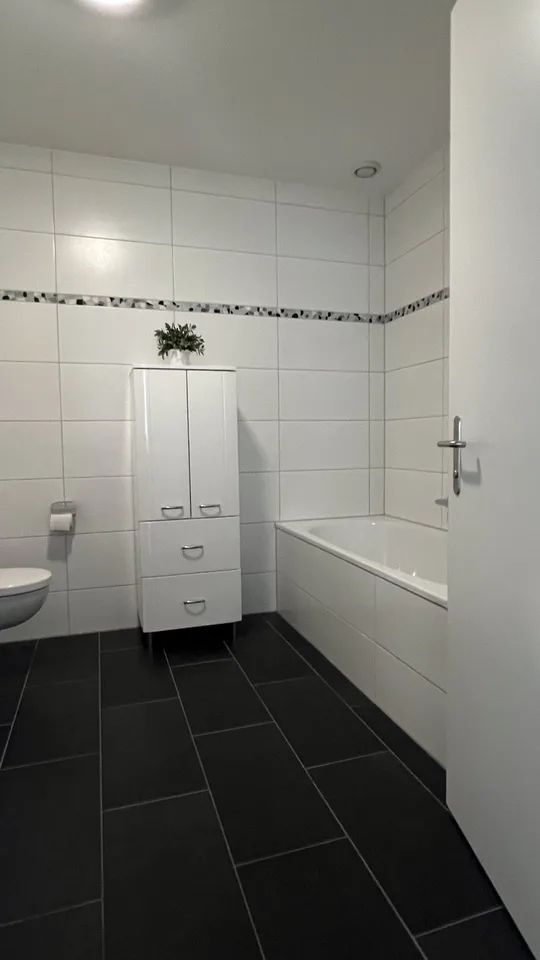 Moderne, lichtdurchflutete und möblierte 3.5-Zimmer-Wohnung mit großem Gartensitzplatz