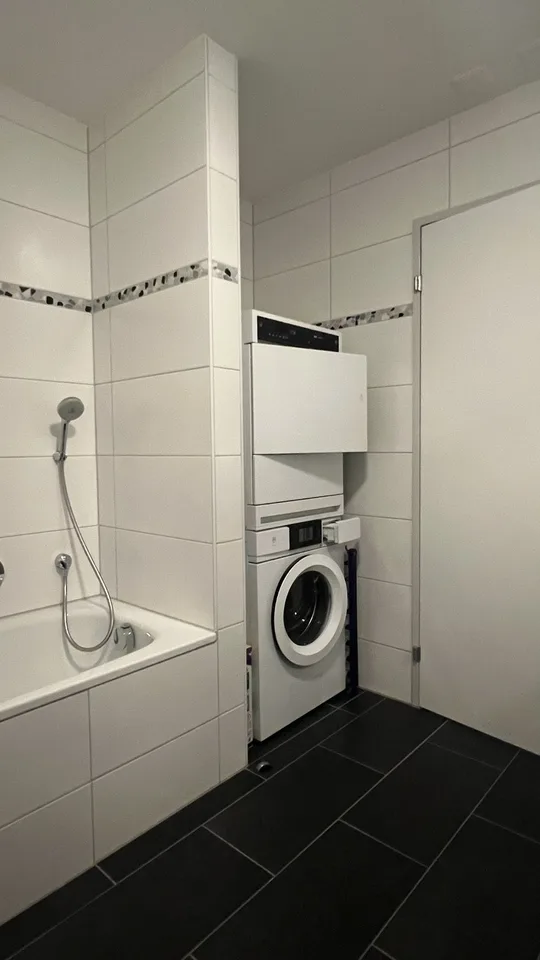 Moderne, lichtdurchflutete und möblierte 3.5-Zimmer-Wohnung mit großem Gartensitzplatz