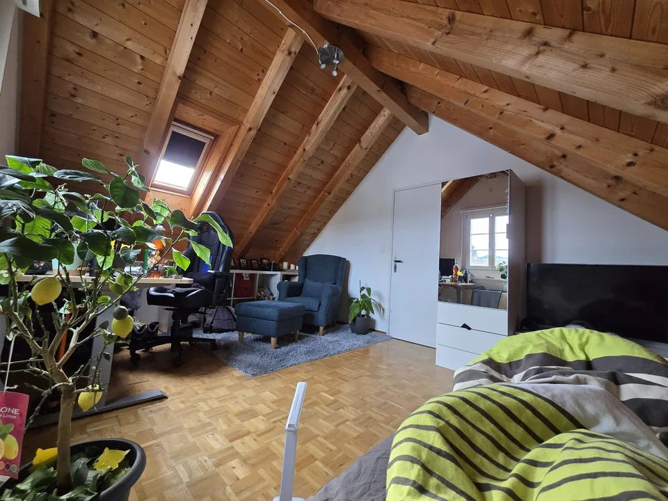Schönes Dachgeschoss WG Zimmer im.Herzen von Bülach