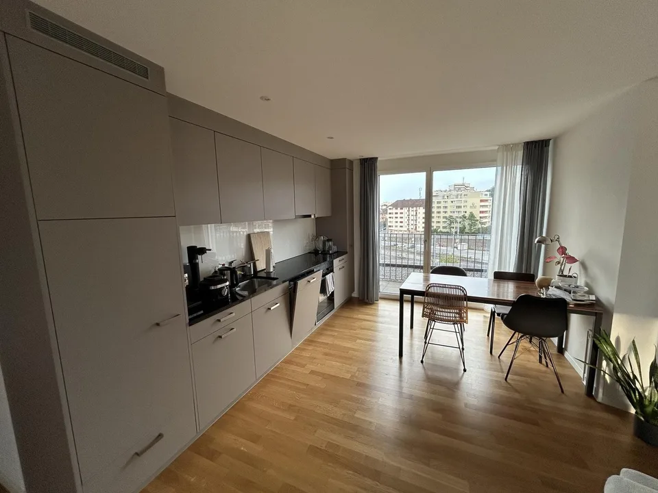 Appartement attique moderne 2.5 pièces à Zurich Oerlikon