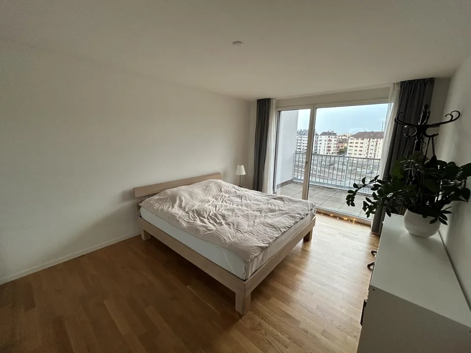 Appartement attique moderne 2.5 pièces à Zurich Oerlikon