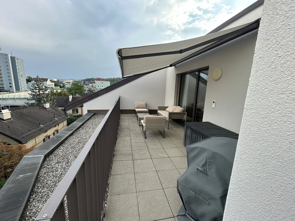Appartement attique moderne 2.5 pièces à Zurich Oerlikon