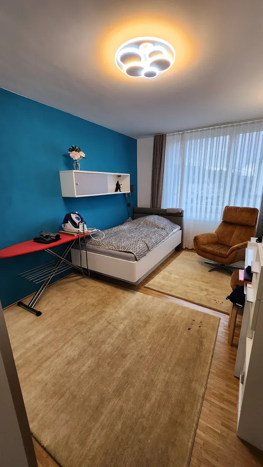 Bright Furnished Room with Private Bathroom in Modern 4.5-Room Apartment