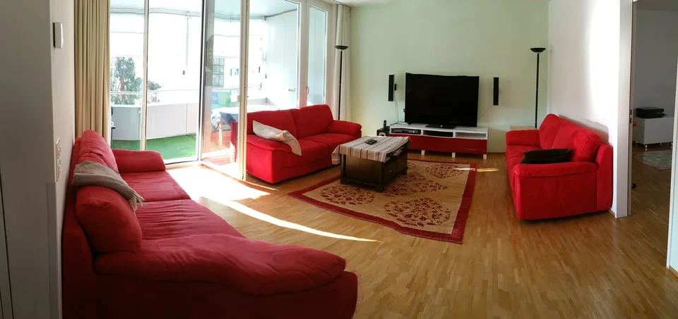 Bright Furnished Room with Private Bathroom in Modern 4.5-Room Apartment