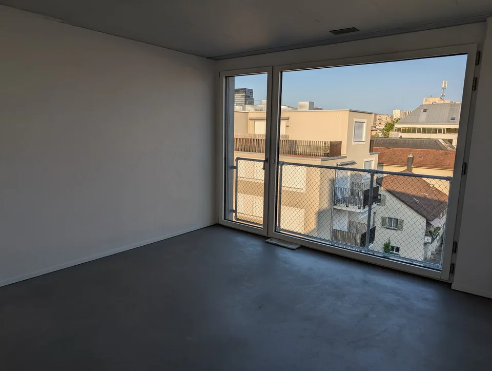 2 ½ rooms, Minergie attic flat in a clam street in Zürich Altstetten