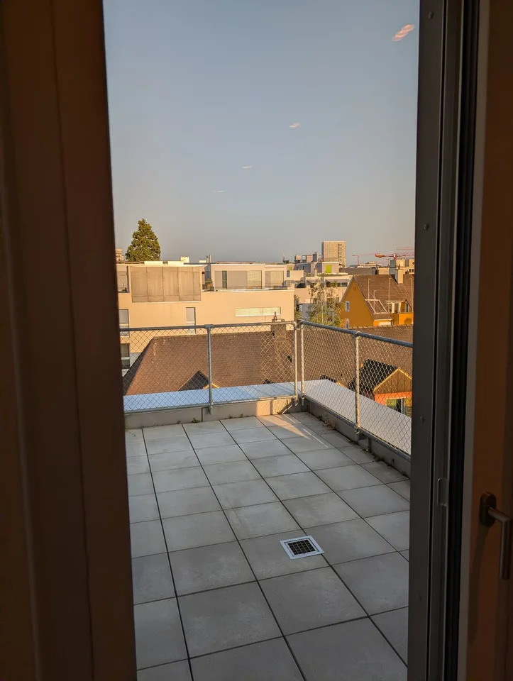 2 ½ rooms, Minergie attic flat in a clam street in Zürich Altstetten