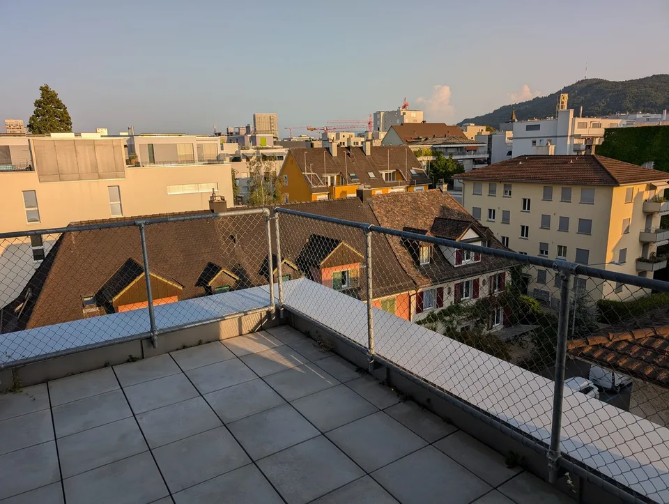 2 ½ rooms, Minergie attic flat in a clam street in Zürich Altstetten