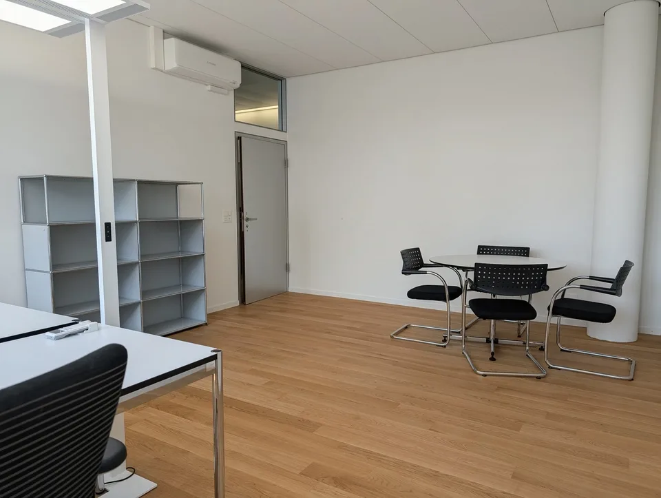 Büroraum 30m2 in Zug möbliert mit Klimaanlage & Glasfaser