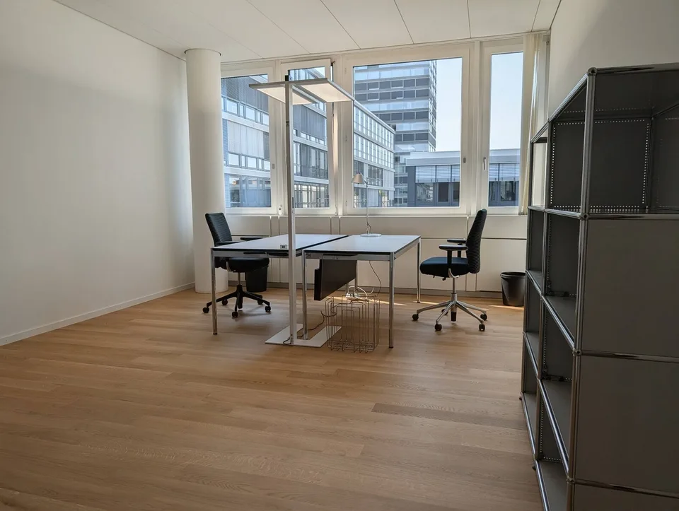 Büroraum 30m2 in Zug möbliert mit Klimaanlage & Glasfaser