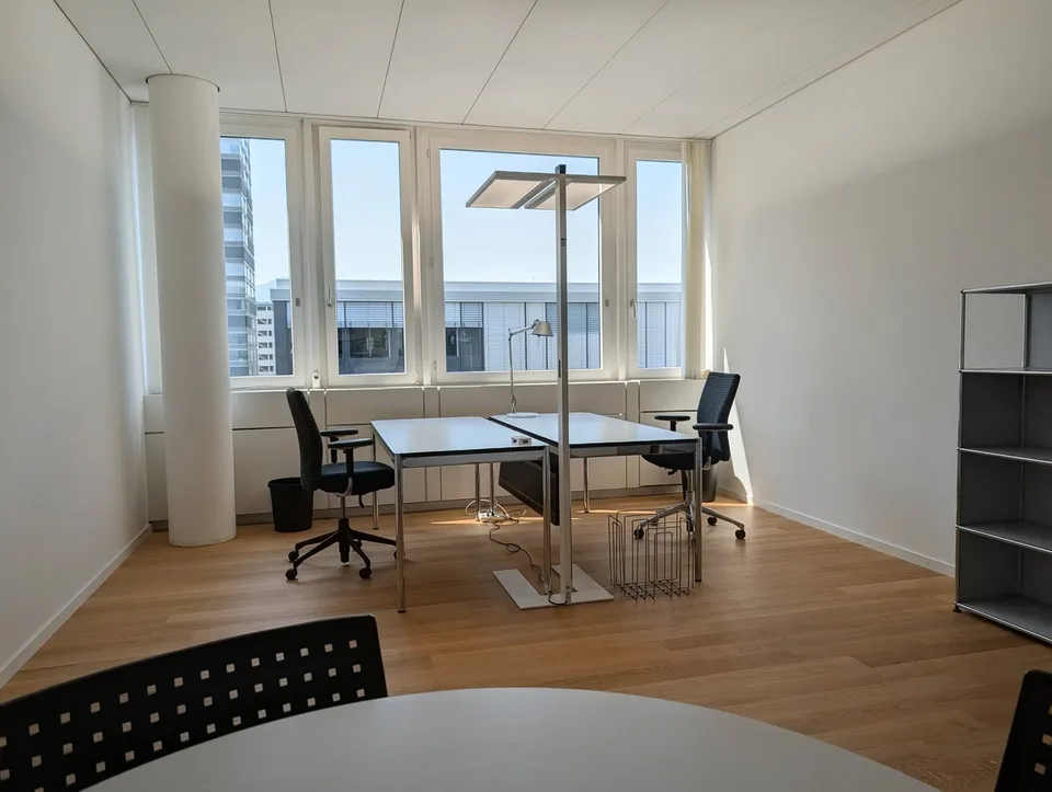 Büroraum 30m2 in Zug möbliert mit Klimaanlage & Glasfaser