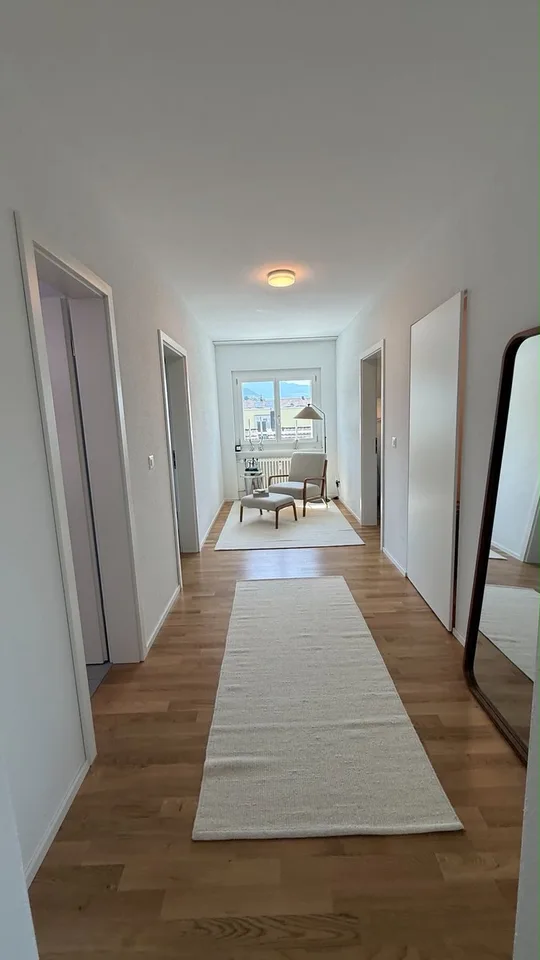 Vollständig renovierte 4,5-Zimmer-Wohnung im Zentrum von Zug mit separatem Studio