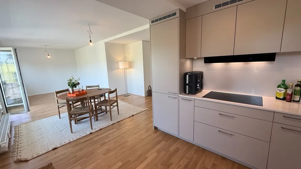 Vollständig renovierte 4,5-Zimmer-Wohnung im Zentrum von Zug mit separatem Studio