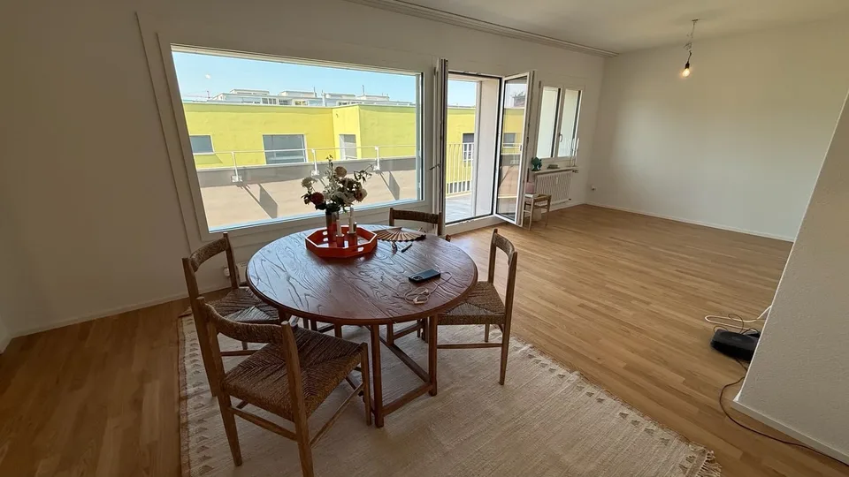 Vollständig renovierte 4,5-Zimmer-Wohnung im Zentrum von Zug mit separatem Studio