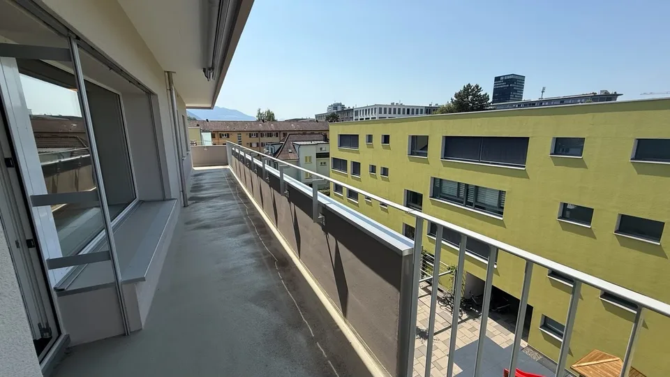 Vollständig renovierte 4,5-Zimmer-Wohnung im Zentrum von Zug mit separatem Studio