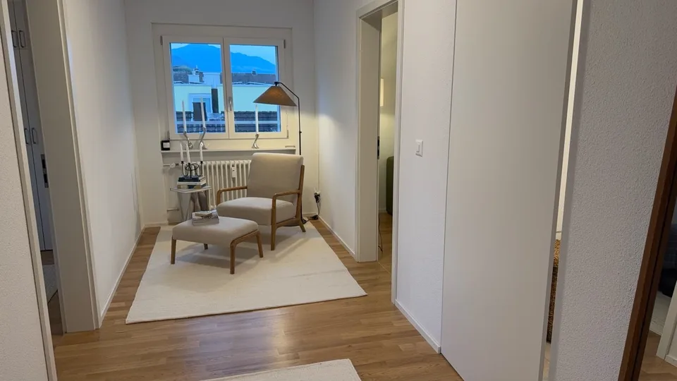 Vollständig renovierte 4,5-Zimmer-Wohnung im Zentrum von Zug mit separatem Studio
