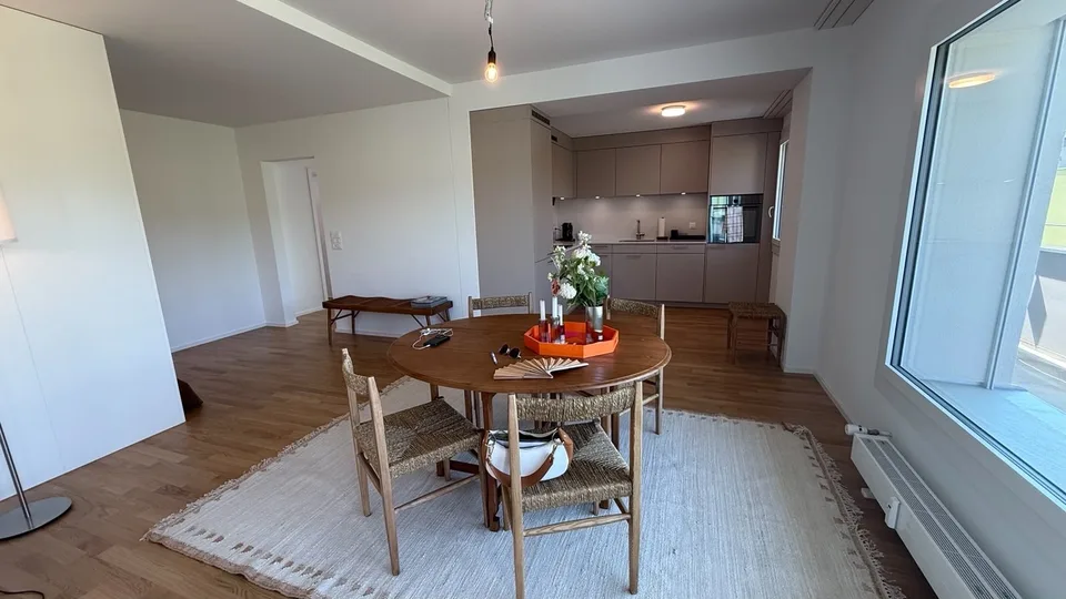 Vollständig renovierte 4,5-Zimmer-Wohnung im Zentrum von Zug mit separatem Studio