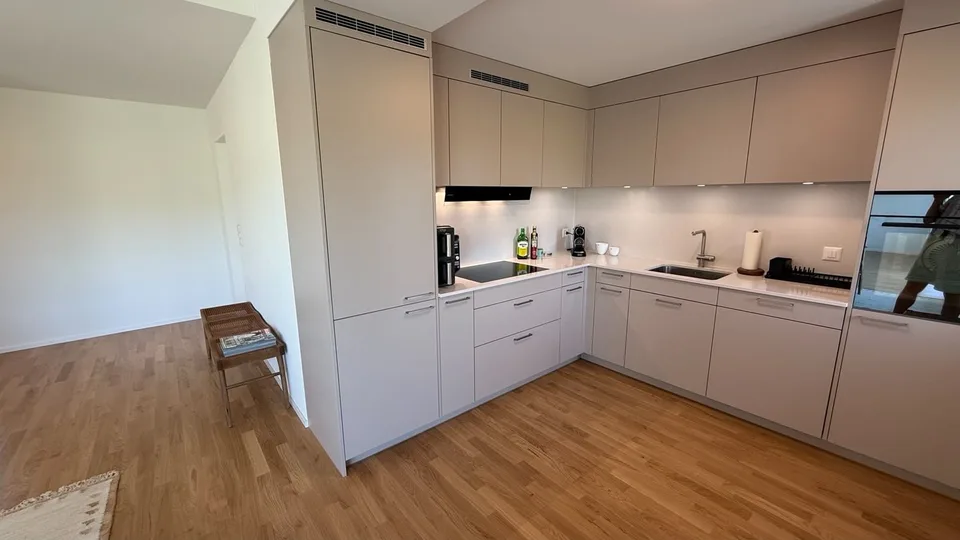 Vollständig renovierte 4,5-Zimmer-Wohnung im Zentrum von Zug mit separatem Studio