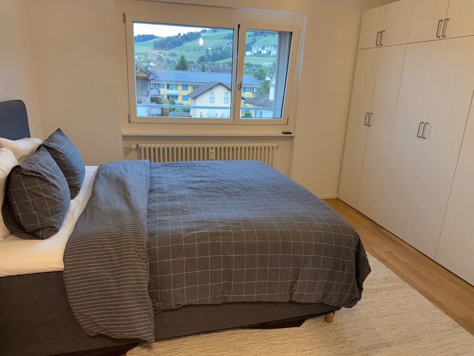 Vollständig renovierte 4,5-Zimmer-Wohnung im Zentrum von Zug mit separatem Studio