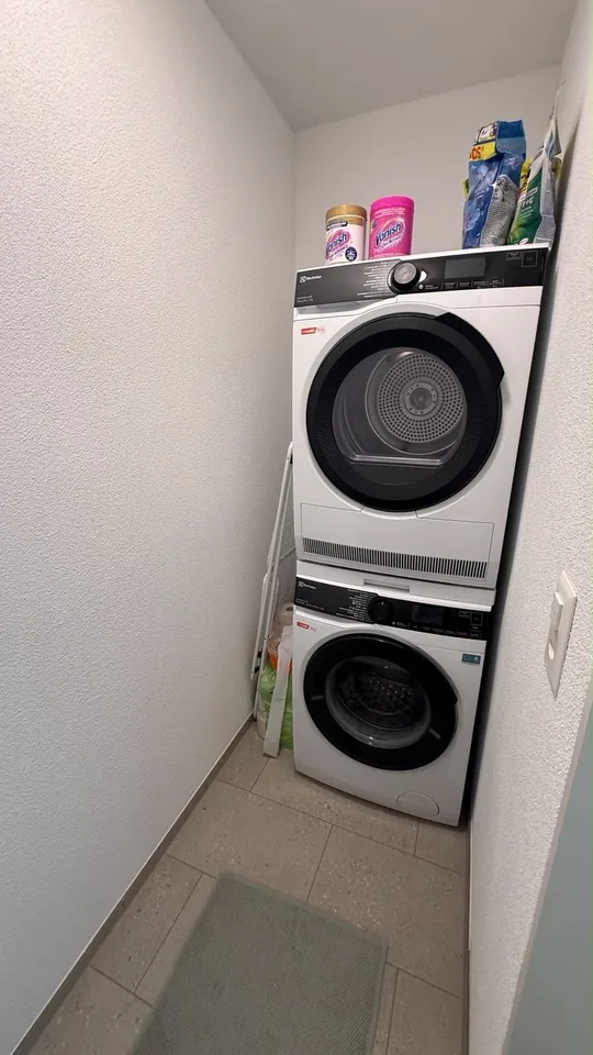 Vollständig renovierte 4,5-Zimmer-Wohnung im Zentrum von Zug mit separatem Studio