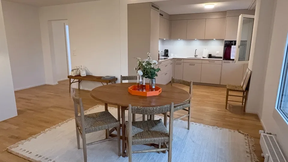 Vollständig renovierte 4,5-Zimmer-Wohnung im Zentrum von Zug mit separatem Studio