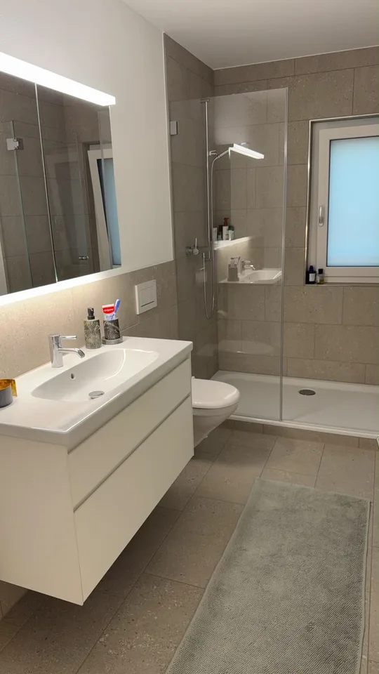 Vollständig renovierte 4,5-Zimmer-Wohnung im Zentrum von Zug mit separatem Studio