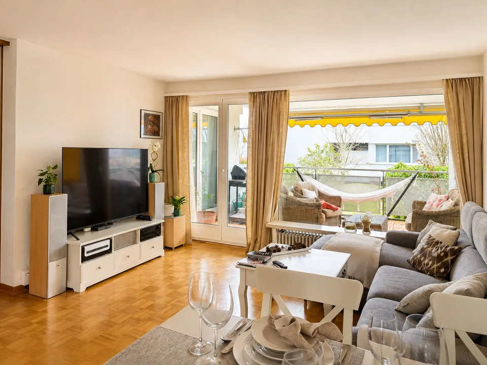 Helle Wohnung mit Kamin und Seesicht