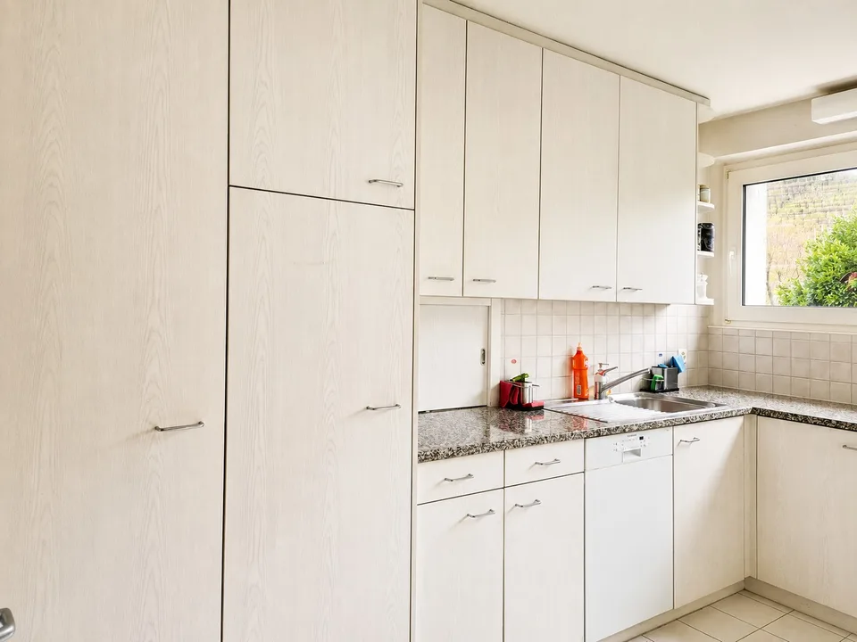 Helle Wohnung mit Kamin und Seesicht