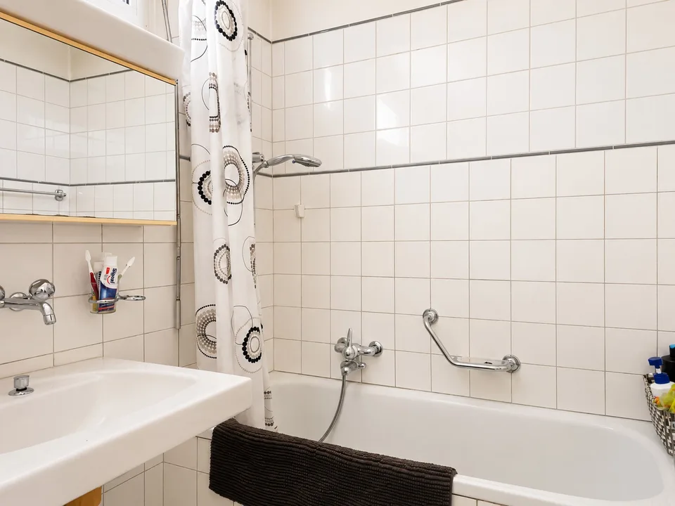 Helle Wohnung mit Kamin und Seesicht
