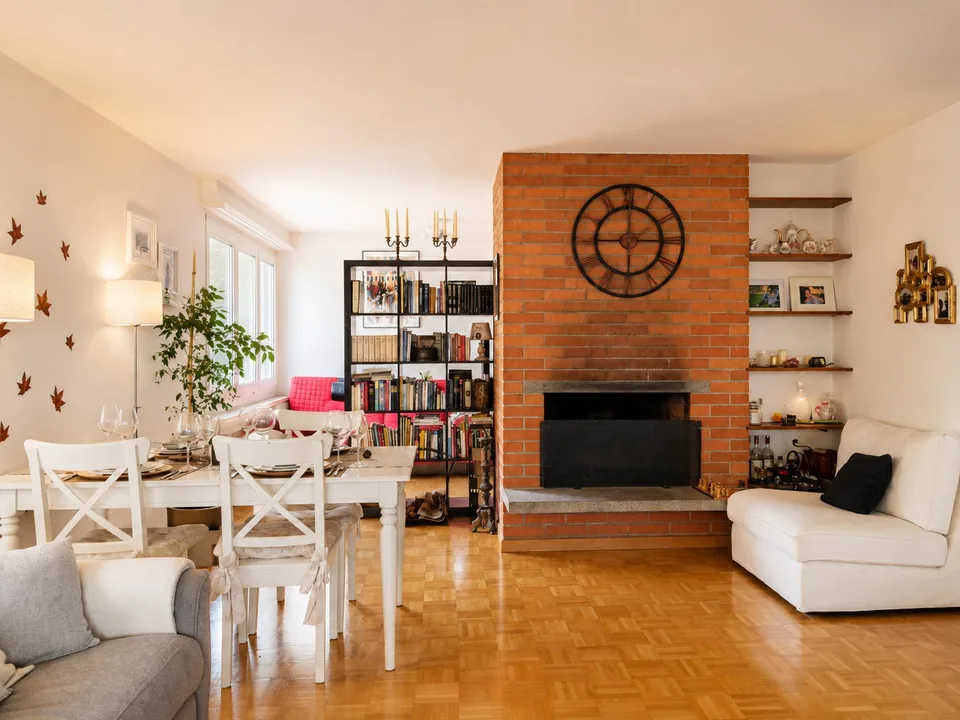 Helle Wohnung mit Kamin und Seesicht
