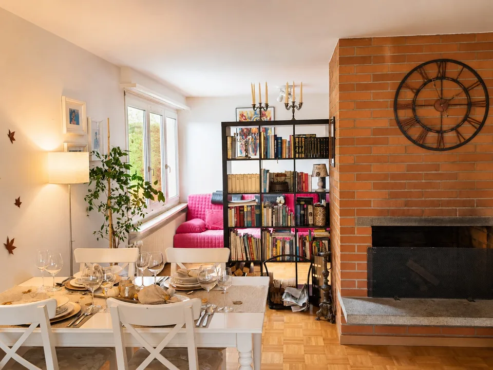 Helle Wohnung mit Kamin und Seesicht