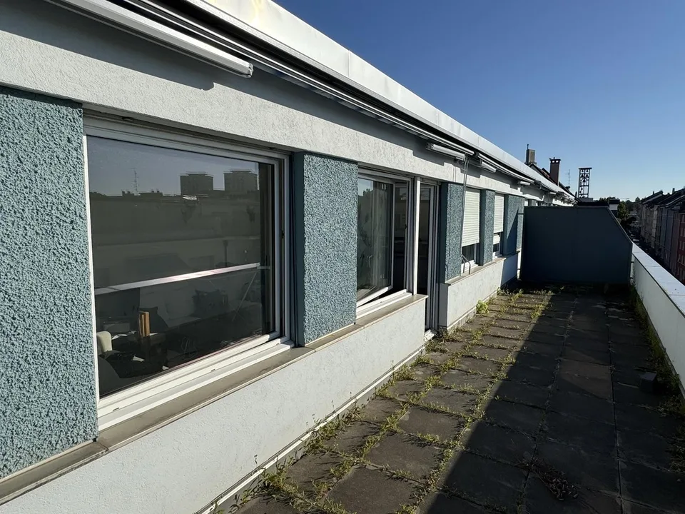 1.5-Room Og.5 Rooftop Apartment with Terrace in Basel