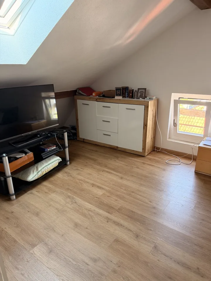 Helle 5.5-Zimmer-Wohnung in Wabern – sonnig, ruhig & nur 1 Minute vom Tram entfernt