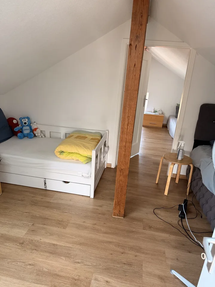 Helle 5.5-Zimmer-Wohnung in Wabern – sonnig, ruhig & nur 1 Minute vom Tram entfernt
