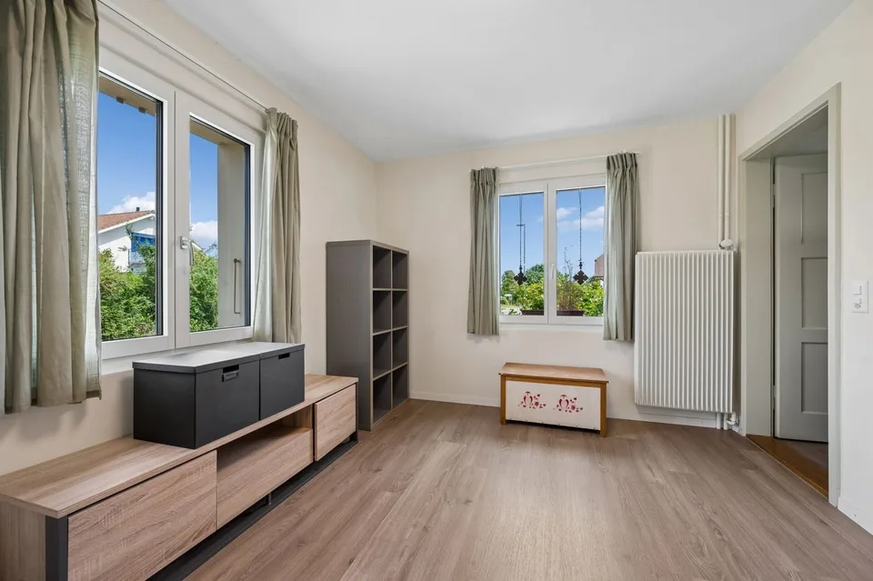 Deux maisons, un endroit plein de possibilités.