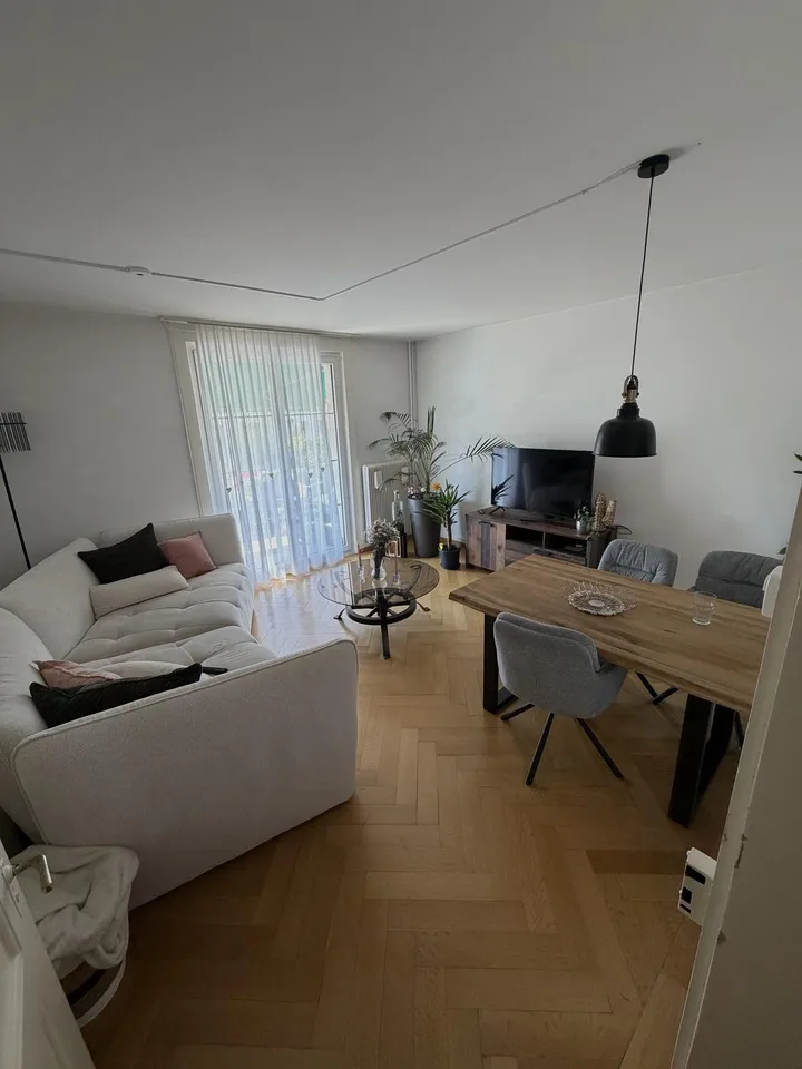 Schöne Altbauwohnung mit Charme an zentraler Lage