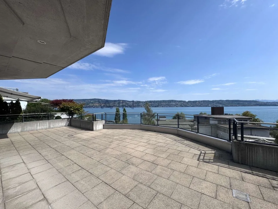Traumhafte Oase der Ruhe mit Blick auf den See