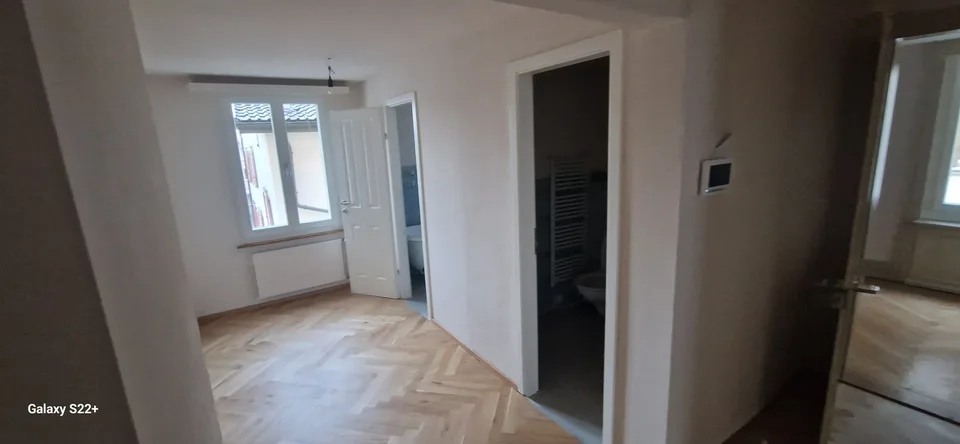 Schöne, helle Altbauwohnung