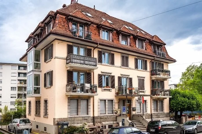 HELLER & GROSSZÜGIGE 1.5-ZIMMER-WOHNUNG DIREKT AM FARBHOF