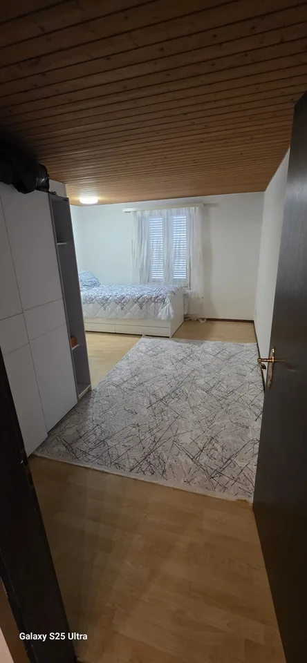 # Nachmieter gesucht – 6244 Luzern

Für unser schönes, großes und ruhiges Zuhause an der **Im Winkel 8, 6244 Luzern**, suchen wir **ab sofort einen Nachmieter**.

🏠 **3.5-Zimmer-Wohnung**
📍 Sehr ruhige und dennoch zentrale Lage
🏫 Kita sowie Primar- und Se