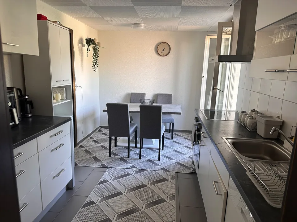 # Nachmieter gesucht – 6244 Luzern

Für unser schönes, großes und ruhiges Zuhause an der **Im Winkel 8, 6244 Luzern**, suchen wir **ab sofort einen Nachmieter**.

🏠 **3.5-Zimmer-Wohnung**
📍 Sehr ruhige und dennoch zentrale Lage
🏫 Kita sowie Primar- und Se